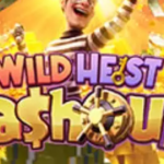 Wild Heist Cashout PG Soft: RTP 96,77% (agregator), dua set gulungan berputar berlawanan arah dipisah simbol Brankas, Thie — Cek Fakta SpinFakta